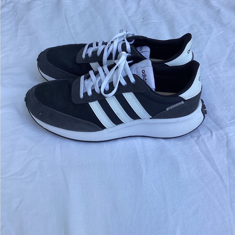 Adidas Sneakers